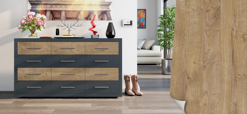 Einrichtungsbeispiel mit der Möbelfolie Eiche Natur | jetzt bestellen PrintYourHome.de