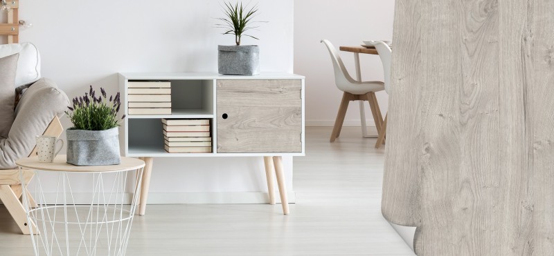 Einrichtungsbeispiel mit der Möbelfolie Eiche gekalkt | jetzt bestellen PrintYourHome.de
